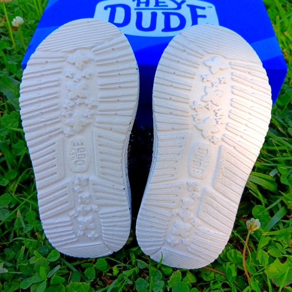 NIB HEY DUDE Wally 5T - Picture 3 of 3